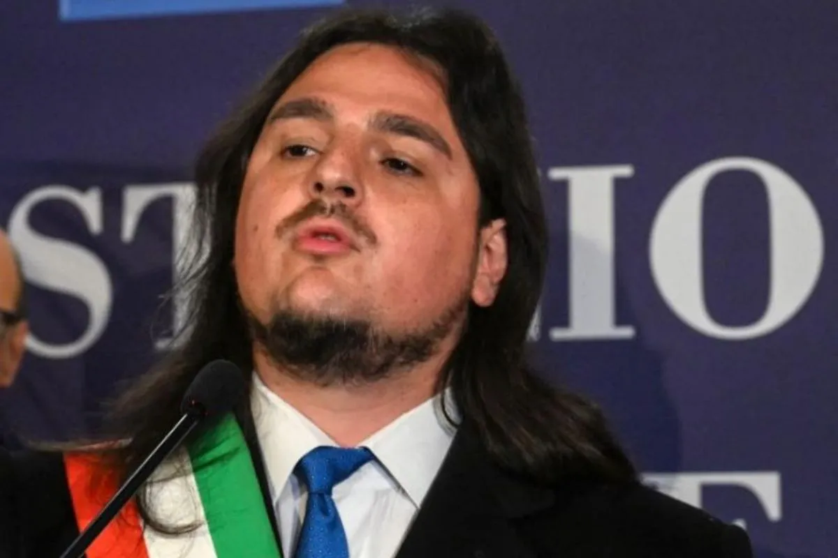 «Volevo denunciare un furto ma il sindaco di Bacoli mi ha cancellato il commento»