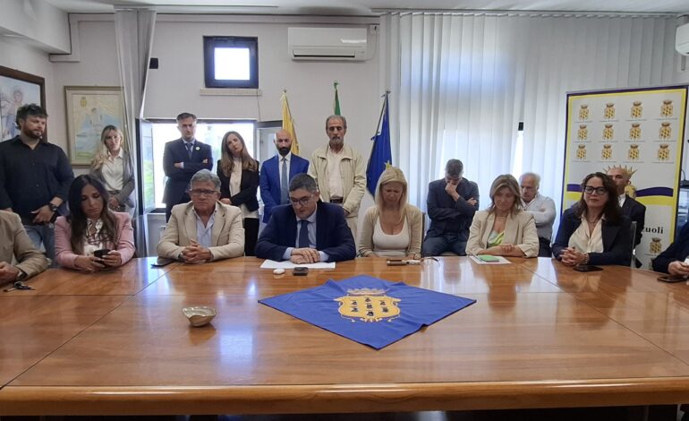 POZZUOLI/ Colpo di scena, alla presentazione della nuova giunta manca Ismeno