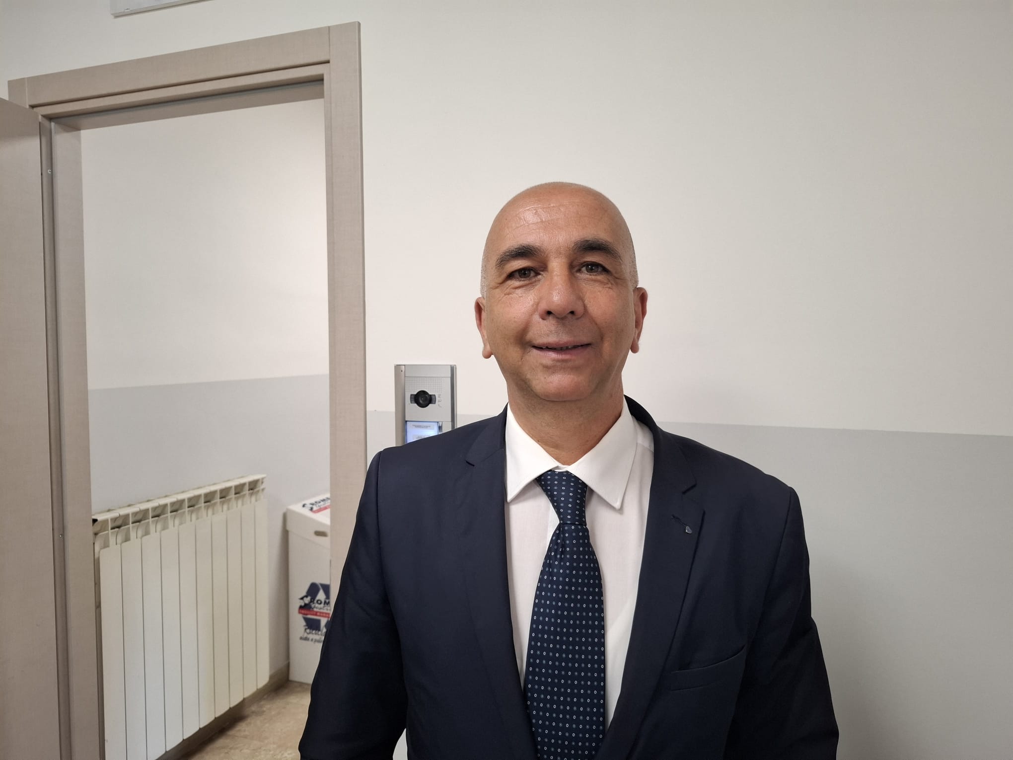 Nuovo colpo di scena a Pozzuoli: consigliere di Italia Viva si “sfila”, gelo davanti al notaio. Manzoni resta in piedi