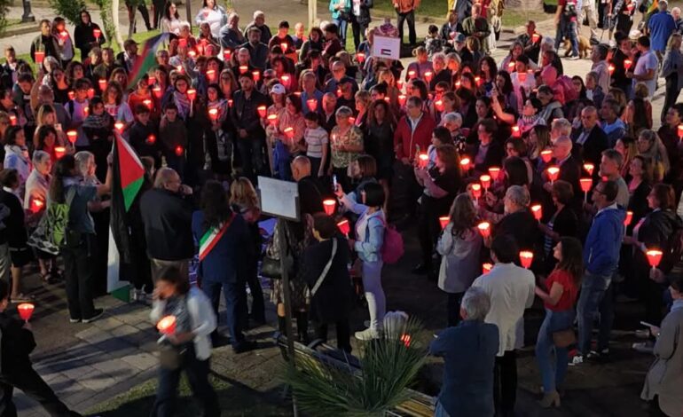Stop al genocidio di Gaza: fiaccolata a Bacoli