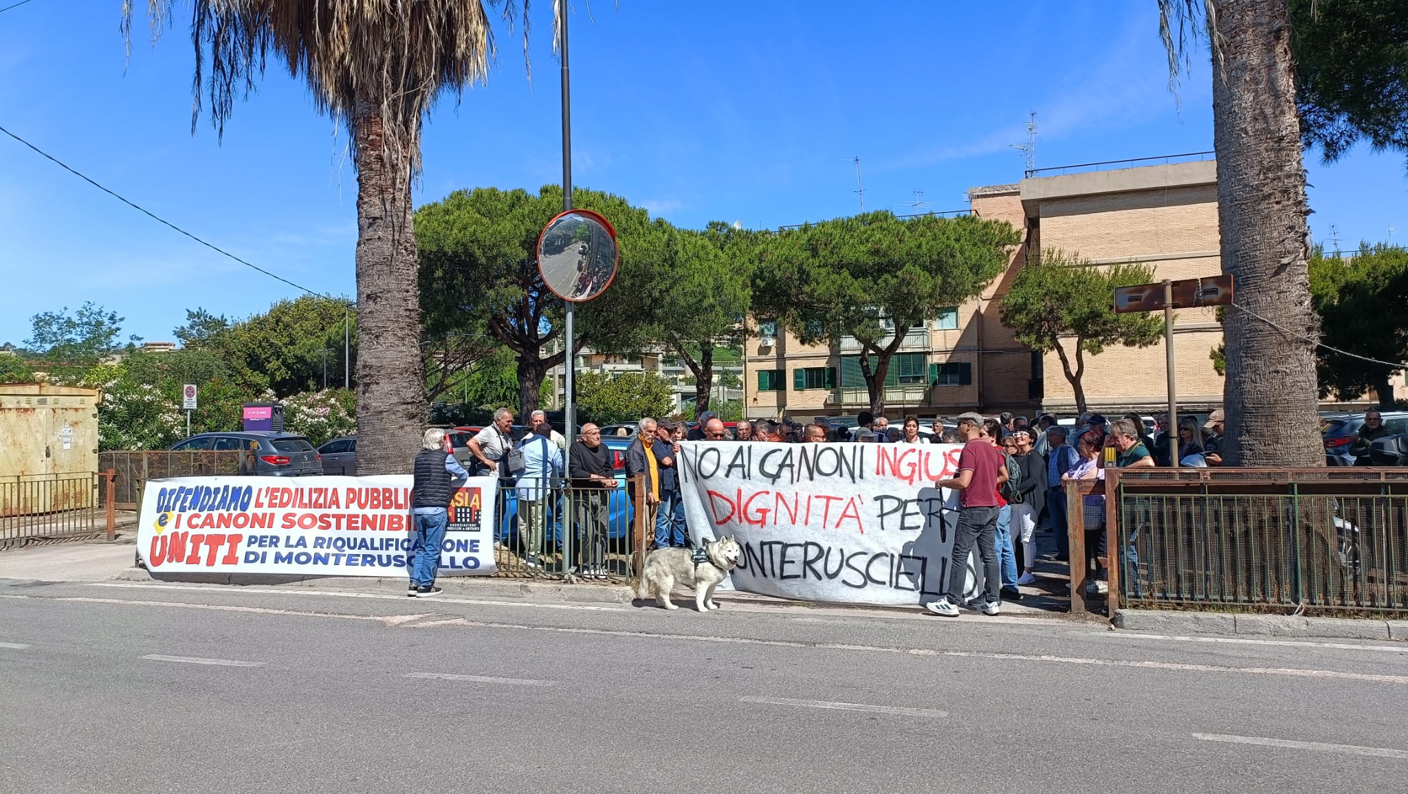 No ai canoni ingiusti dignità per Monterusciello: sit-in al comune di Pozzuoli