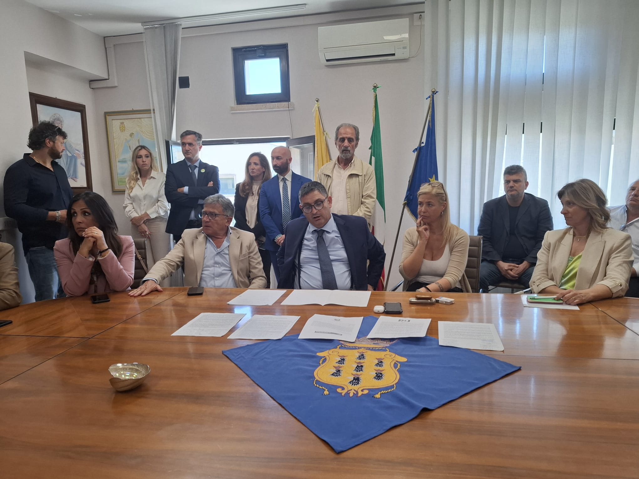POZZUOLI/ Nuova Giunta, consigliere regionale accusa «Manzoni mano armata del PD napoletano»