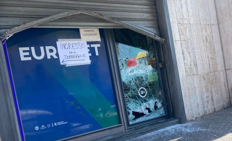 POZZUOLI/ Banda di ladri tenta furto al centro scommesse Eurobet di Arco Felice