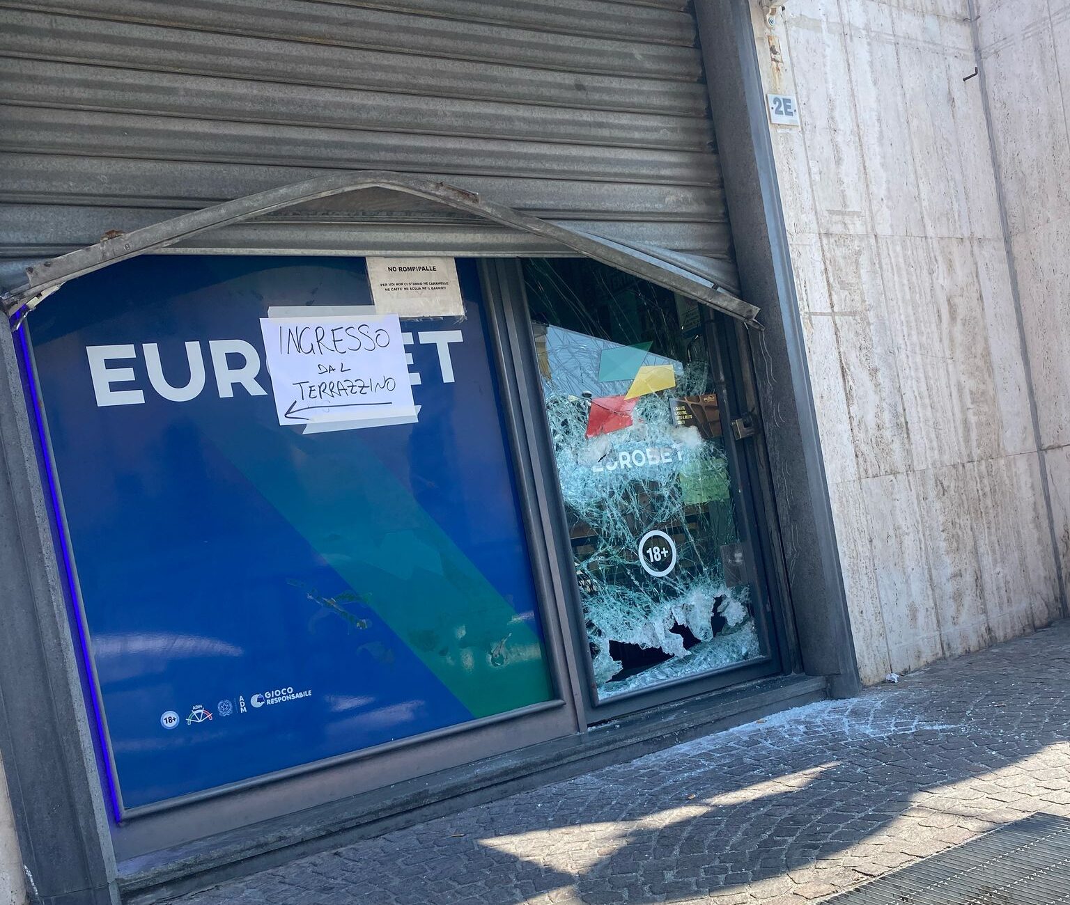 POZZUOLI/ Banda di ladri tenta furto al centro scommesse Eurobet di Arco Felice