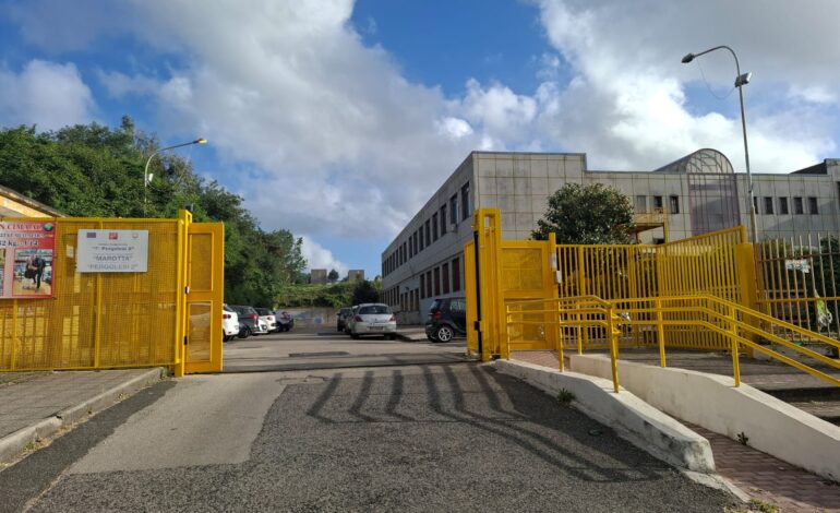 POZZUOLI/ Bullismo e studenti picchiati, parla la preside della Pergolesi 2 «Da anni combattiamo una battaglia sulla sicurezza»