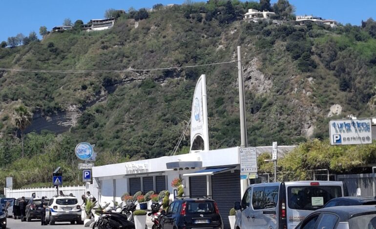 BACOLI/ Chiuso anche il parcheggio dell’Oblio. Il proprietario abbassa la serranda allo storico bar-ristorante