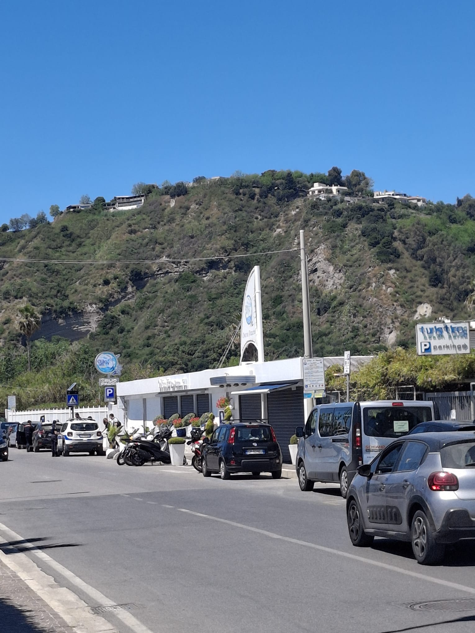 BACOLI/ Chiuso anche il parcheggio dell’Oblio. Il proprietario abbassa la serranda allo storico bar-ristorante