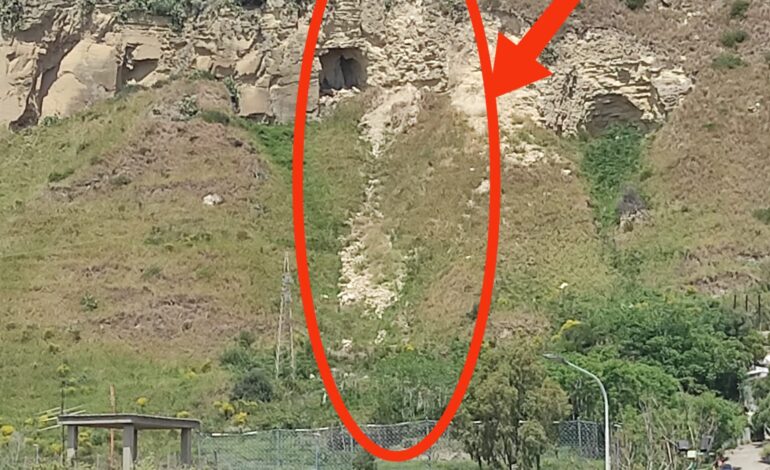 Scosse, smottamento al Monte Gauro di Pozzuoli