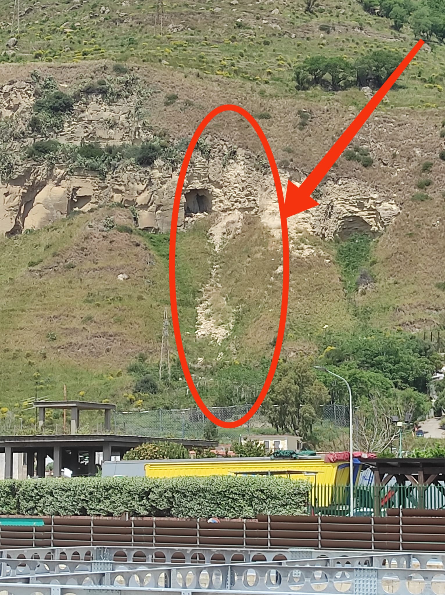 Scosse, smottamento al Monte Gauro di Pozzuoli