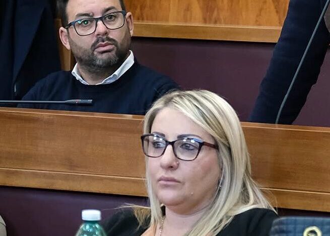 POZZUOLI/ De Simone prende le distanze da alcuni ex compagni di maggioranza «Idee svendute in cambio di privilegi e promesse»