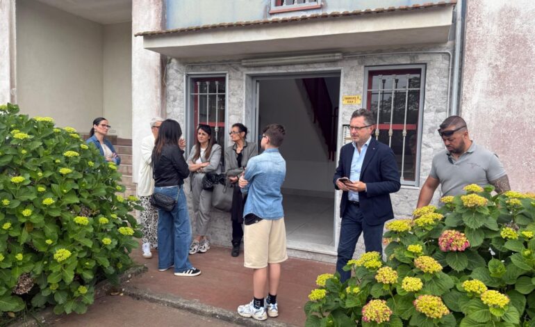 POZZUOLI/ Altra casa popolare occupata a Monterusciello, 79enne costretta a vivere nel suo negozio
