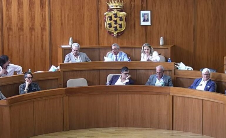 POZZUOLI/ Al battesimo della nuova Giunta Manzoni manca il vice sindaco Monaco: c’è nuova aria di crisi