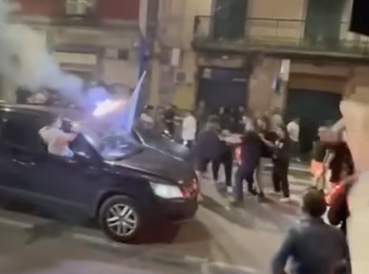 Fa da paciere durante una rissa: 20enne accoltellato all’addome