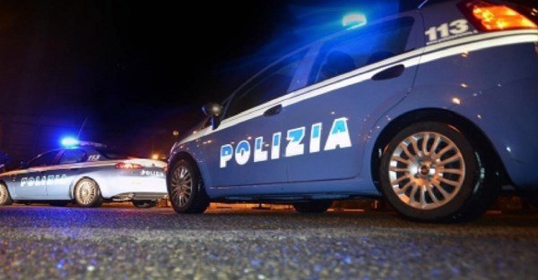 Truffa ed estorsione, 47enne si nasconde a casa della compagna: preso a Pozzuoli dalla Polizia