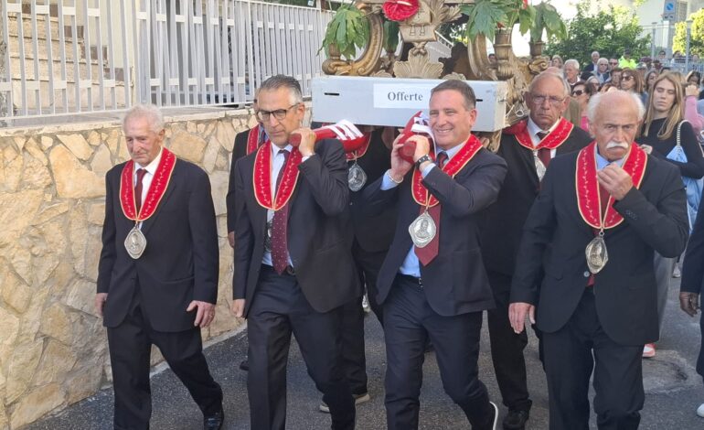 POZZUOLI/ Folla per San Gennaro: la statua è tornata al Santuario – LE FOTO