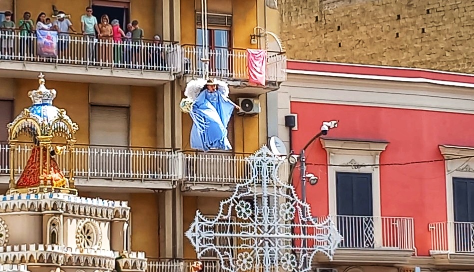 Il Volo dell’Angelo: un rito secolare nato da un ritrovamento a Cuma