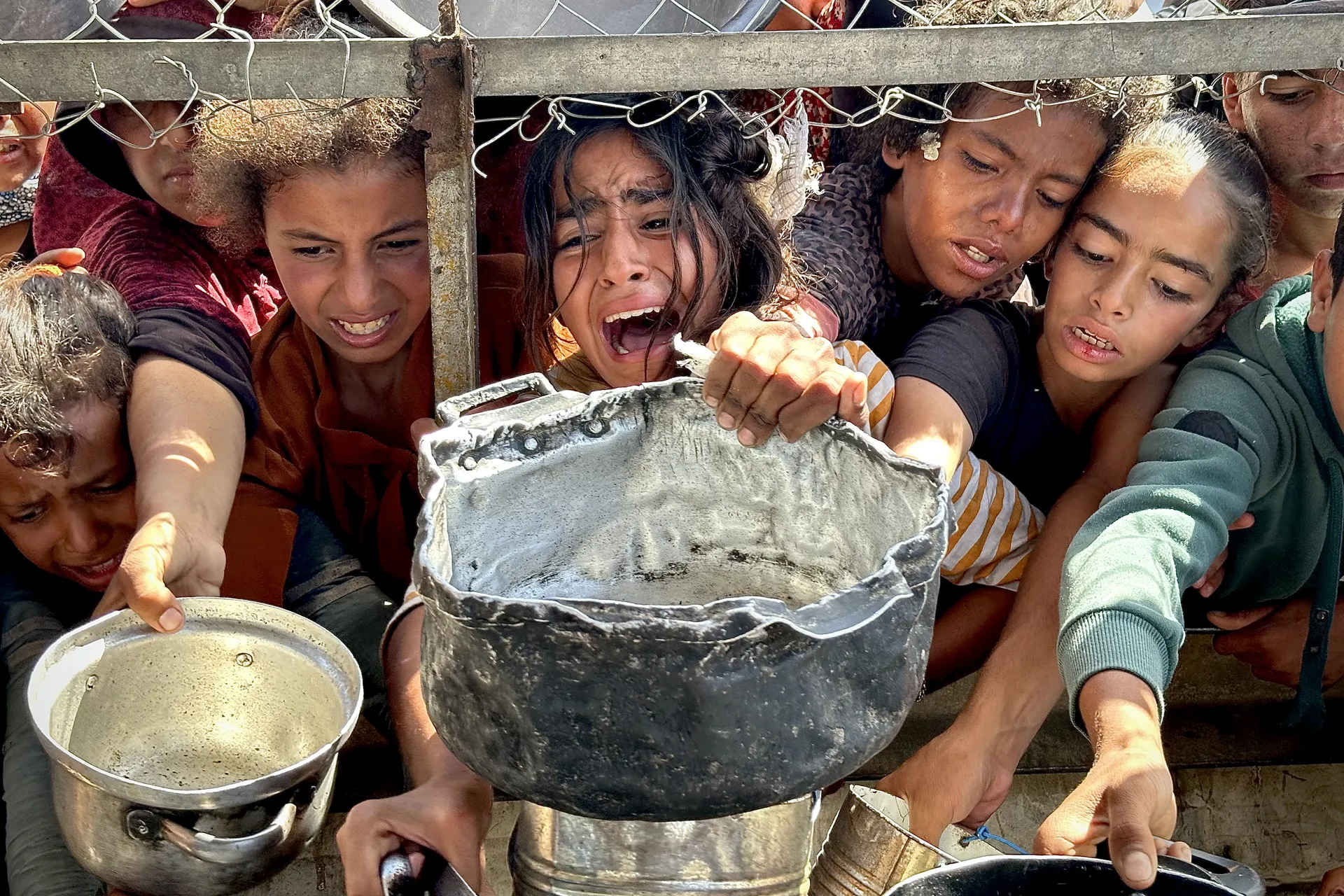 Tocchi Gaza, tocchi tutti: Pozzuoli scende in strada contro il genocidio