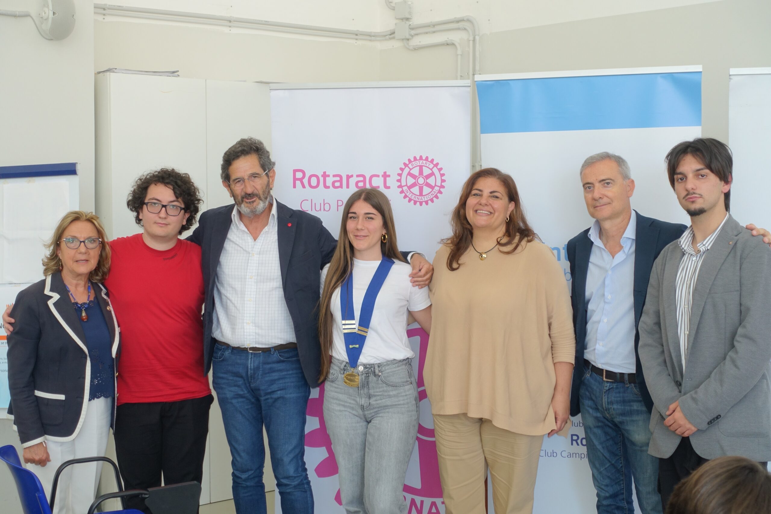 All’Istituto Pitagora il “Collare Interact Club Pozzuoli” passa da Fabio Giaquinto ad Anna Franzese