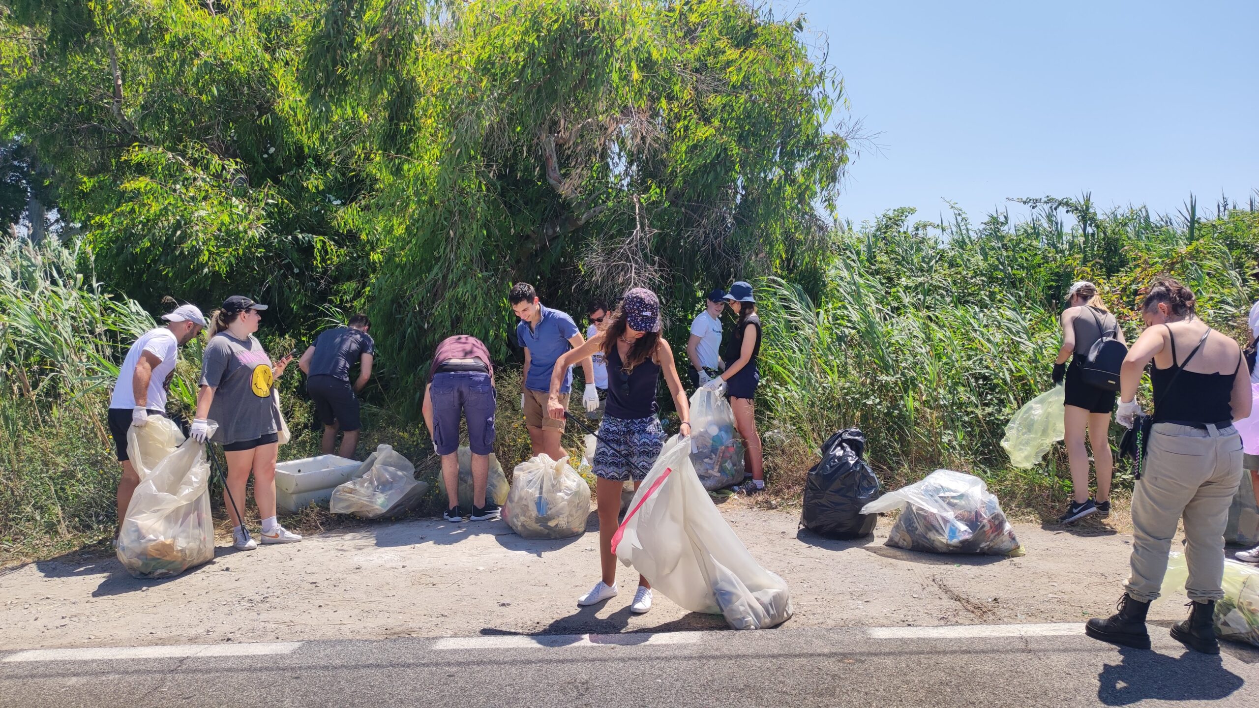 POZZUOLI/ Torna l’Aperimunnezza a Licola Mare: giovani in azione per rigenerare le periferie
