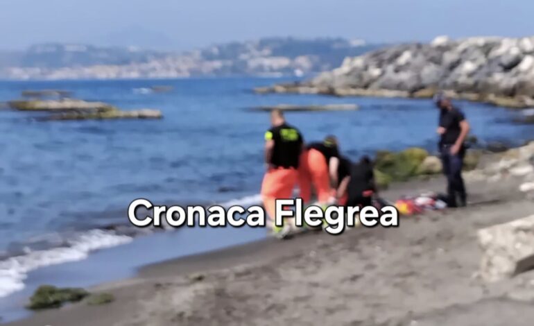 Dramma a Pozzuoli: uomo si tuffa in mare e muore