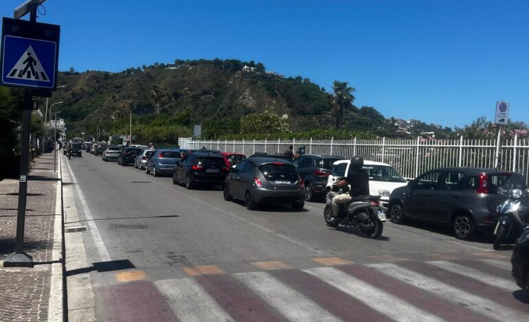 BACOLI/ Parcheggi chiusi, scoppia rissa per un posto auto a Miliscola