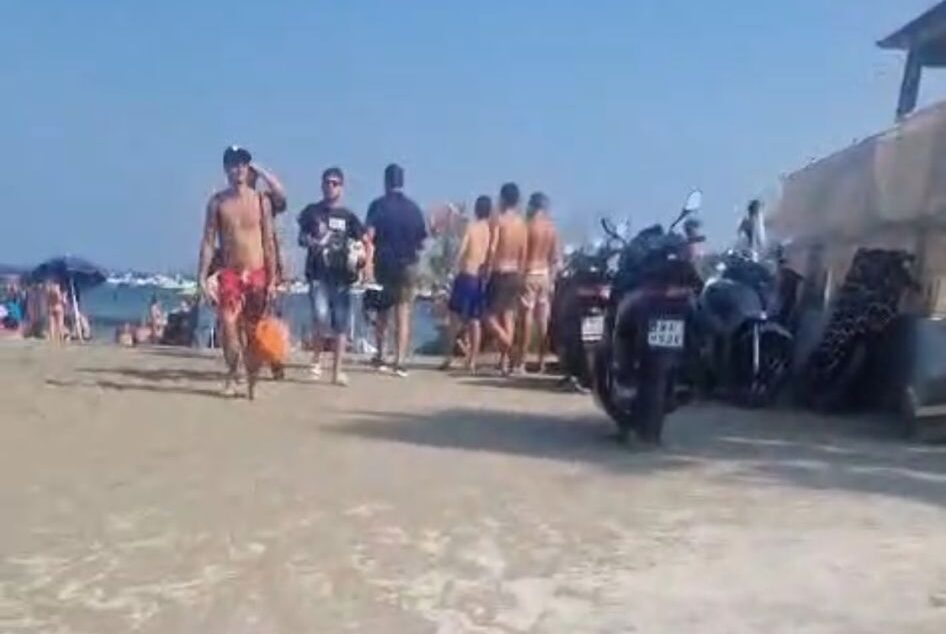 POZZUOLI/ Donna travolta da uno scooter davanti alla spiaggia di Lucrino