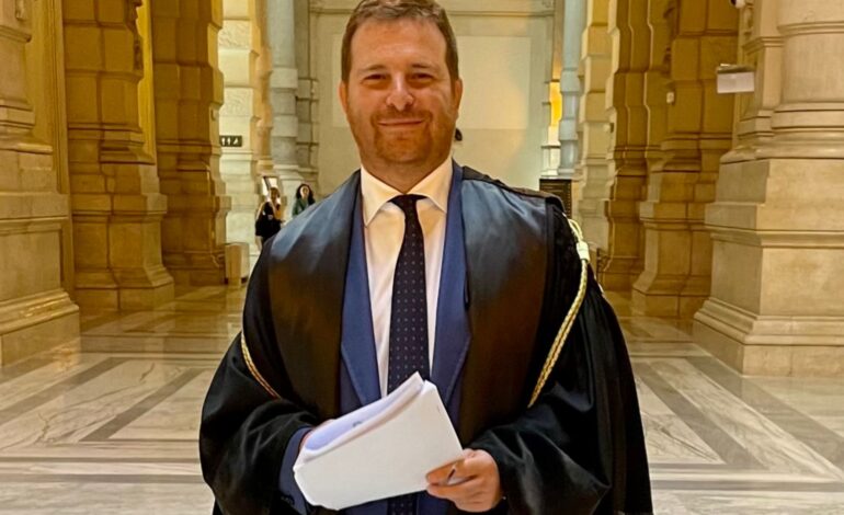 «Il sindaco parla di illegali a Bacoli? Ma se i parcheggi sono del comune…» Intervista a Russo, avvocato esperto di urbanistica