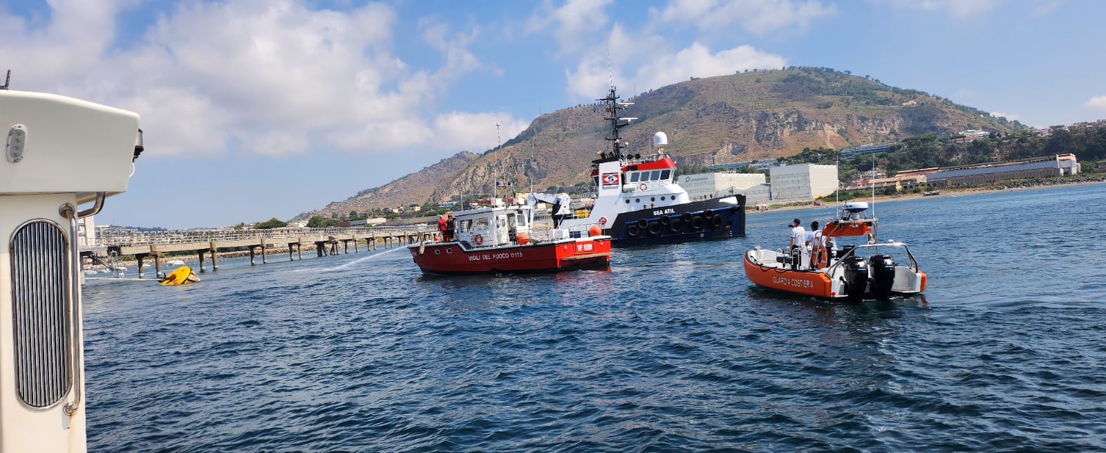 Esercitazione antincendio nel porto di Pozzuoli