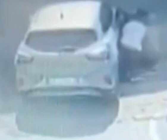 Tragedia sfiorata a Monte di Procida: 3 operai investiti da un’auto durante «lavori non segnalati»