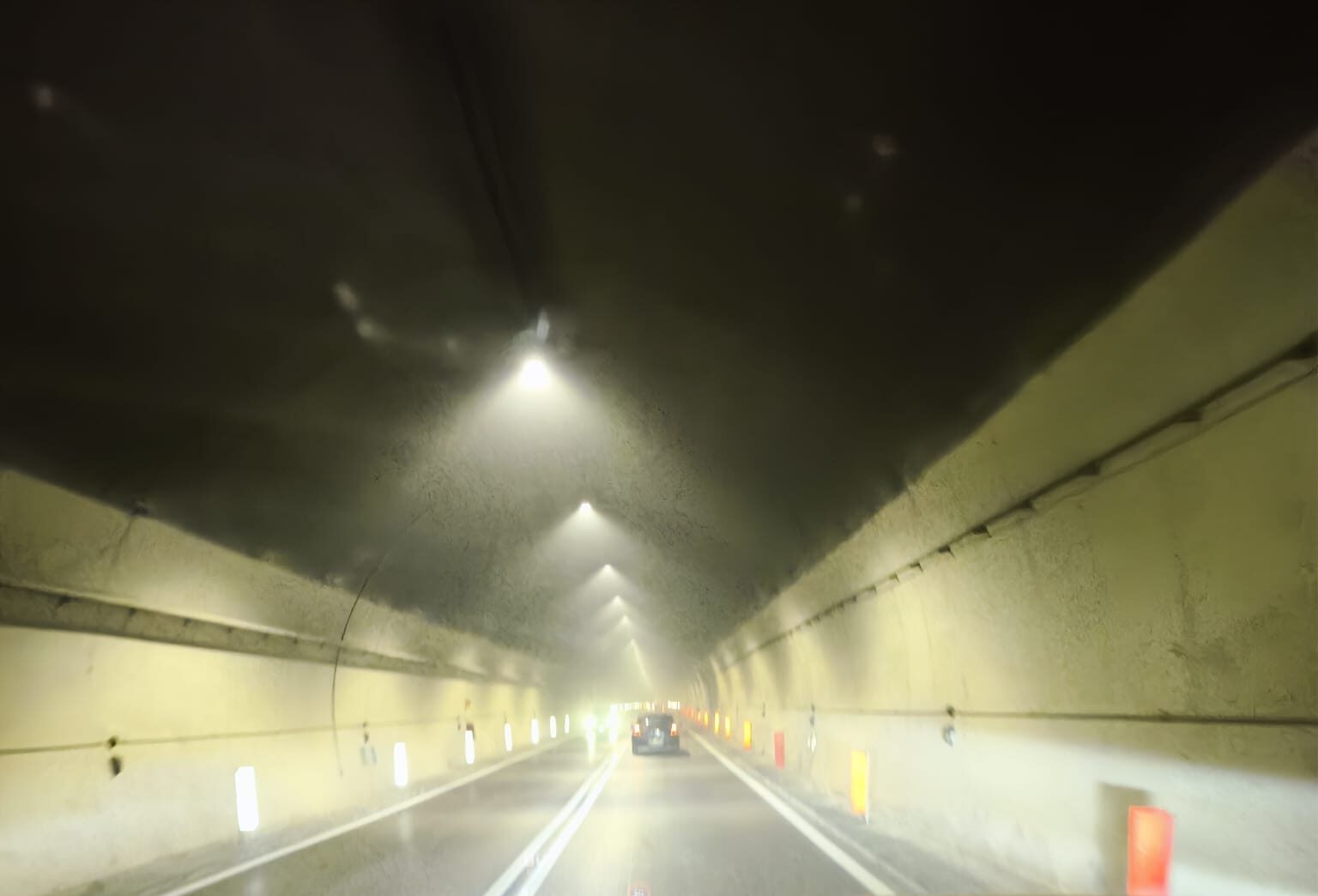 «Aspiratori spenti e poca visibilità nel tunnel tra Pozzuoli e Quarto»