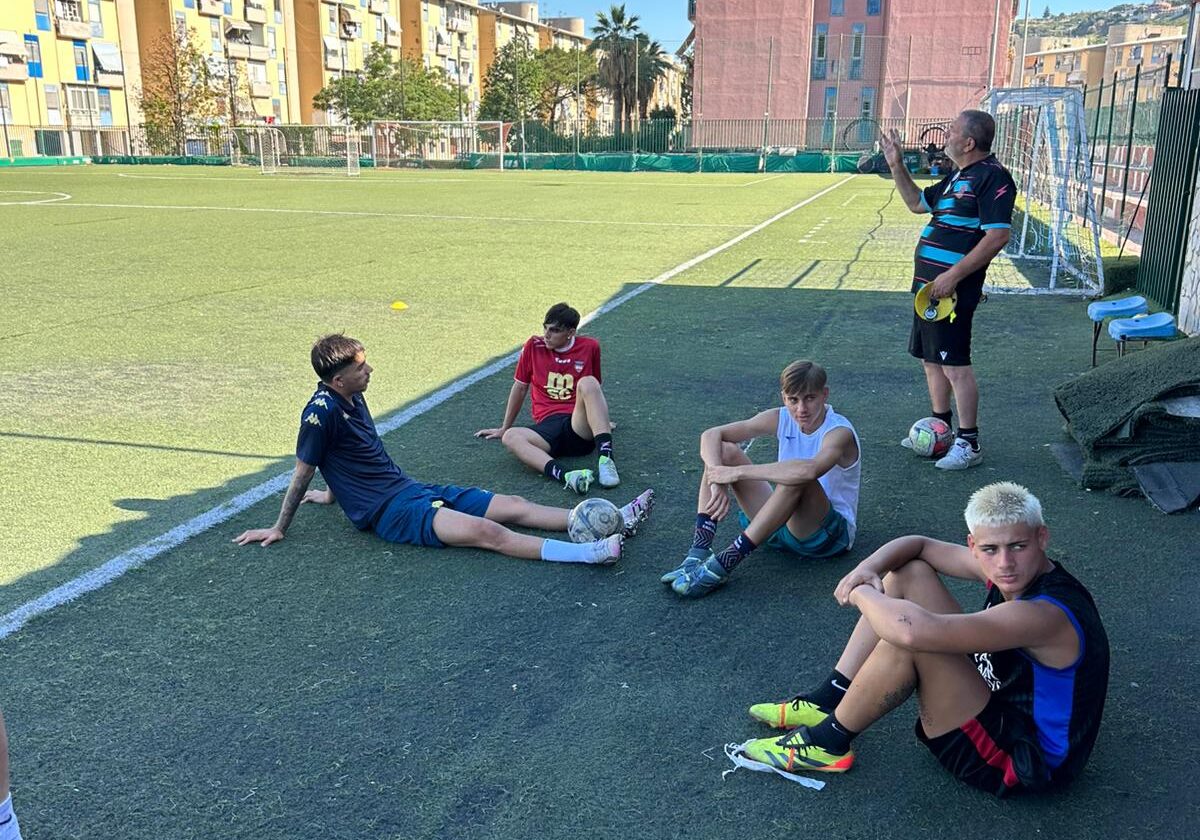 Calcio, i campioncini di Pozzuoli tutti da Gennaro Fiore