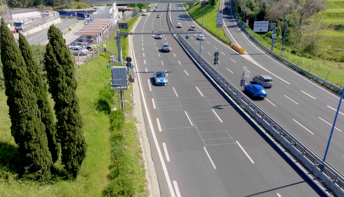 A causa dei debiti tenta il suicidio sulla Tangenziale: 40enne salvato dai poliziotti