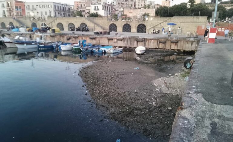 «La triste condizione del porto di Pozzuoli»