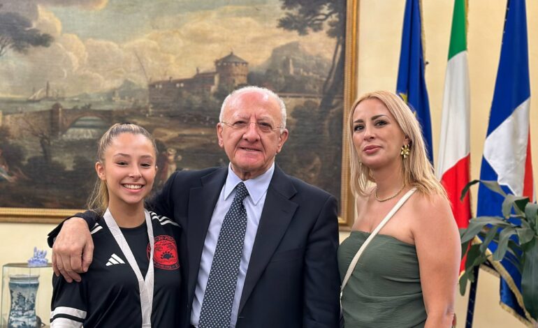 Medaglia di bronzo di karate ai mondiali in Spagna: la giovane puteolana Sarah Di Mare premiata da De Luca e Fortini