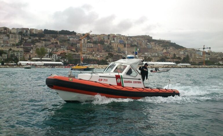 Uomo salvato dalla Capitaneria di Porto a Bacoli