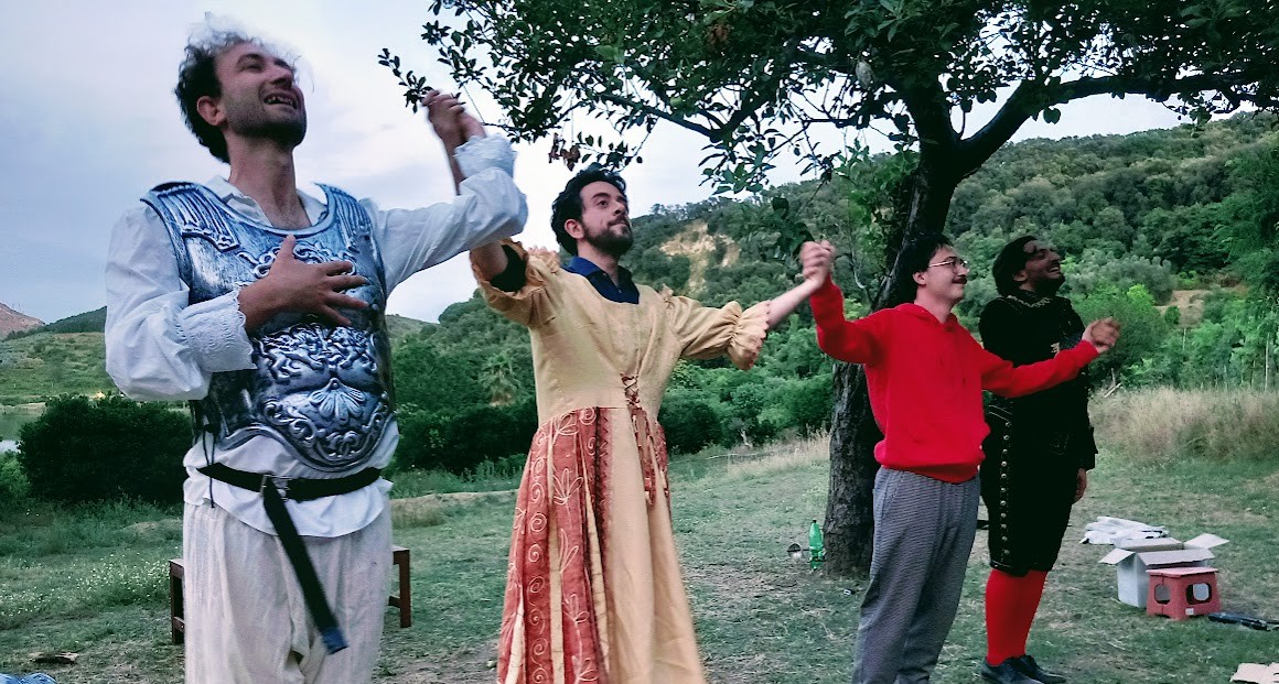 POZZUOLI/ Una “Francesca da Rimini” tutta da ridere al Giardino dell’Orco per “Teatro alla Deriva”