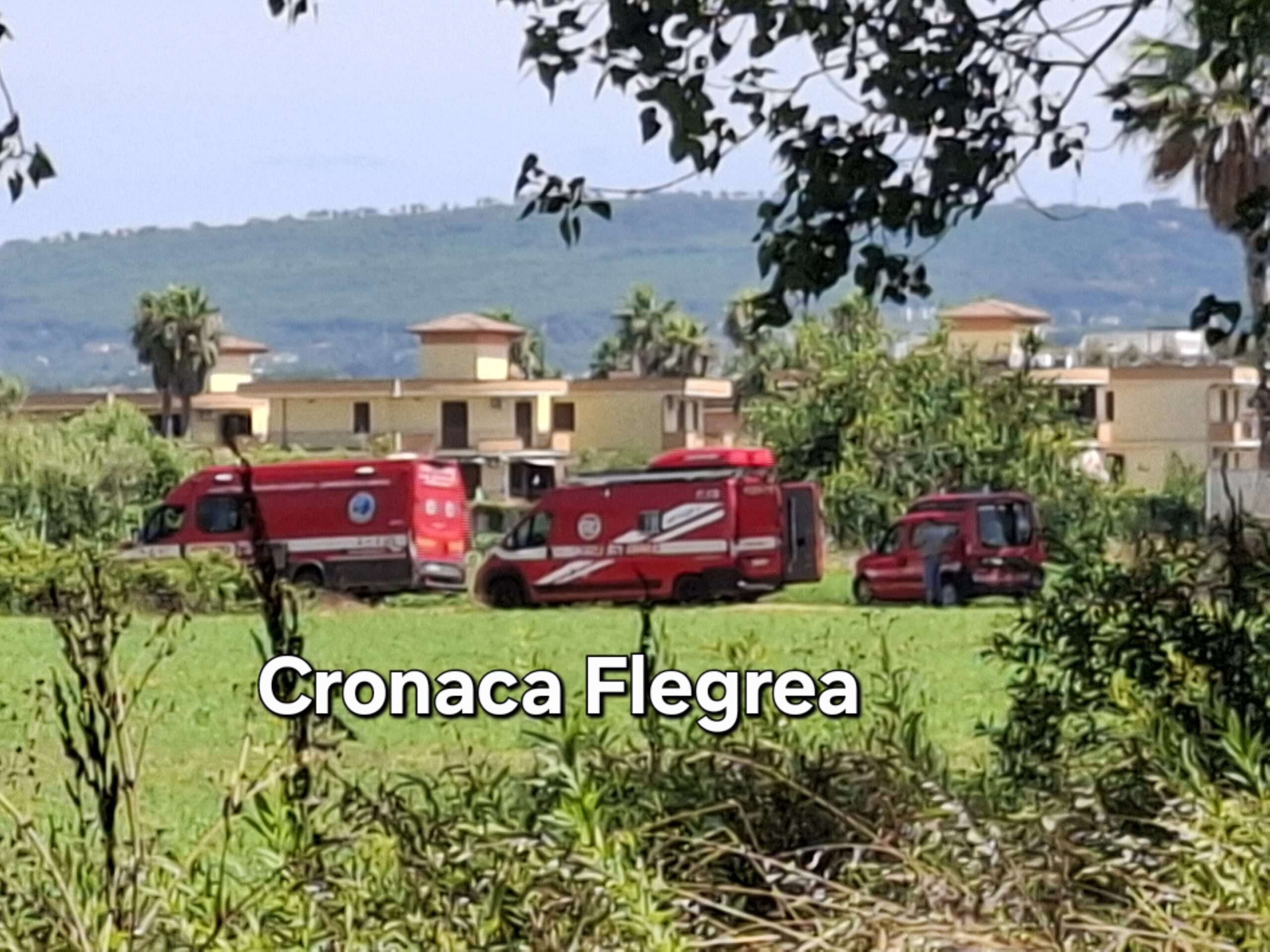 Rapina distributore di benzina e finisce in un canale: ricerche dei sommozzatori a Varcaturo – LE FOTO