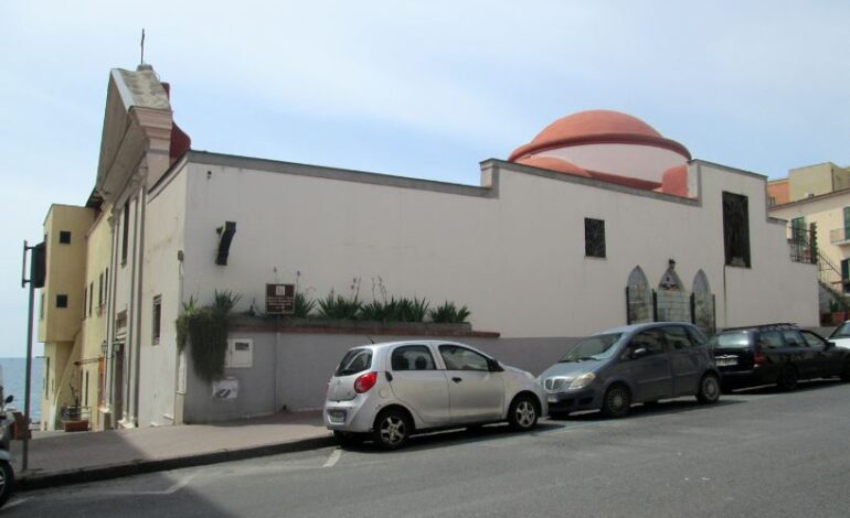 POZZUOLI/ Anziana rapinata con un coltello davanti alla Chiesa di San Vincenzo
