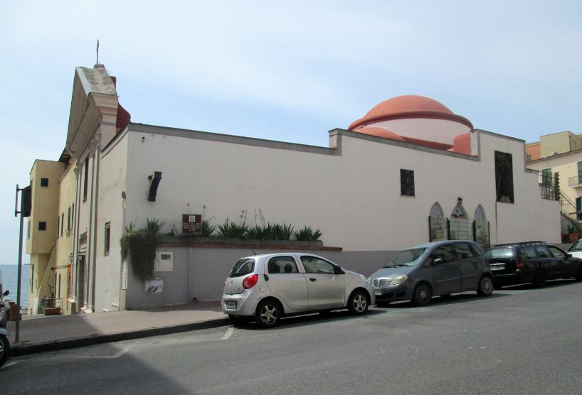 POZZUOLI/ Anziana rapinata con un coltello davanti alla Chiesa di San Vincenzo