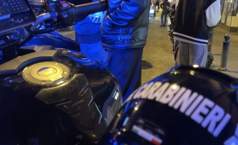 Lite in un locale per una fila non rispettata: giovane aggredito ed esplosi colpi di pistola