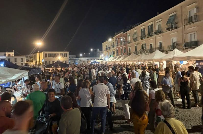BACOLI/ Successo per il Mytilus Fest, la festa della cozza a Baia