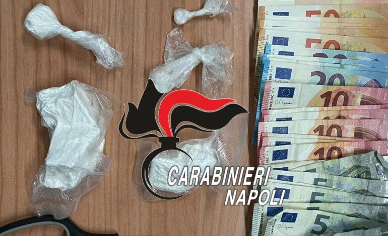 Droga e soldi in casa: 41enne arrestato dai carabinieri a Giugliano, denunciata la moglie