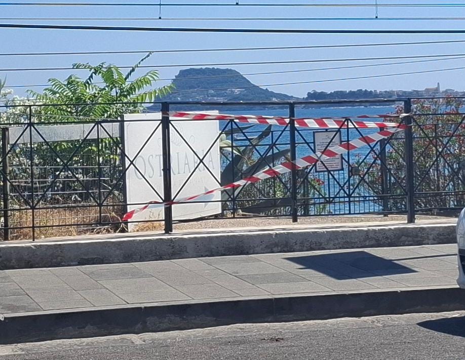 POZZUOLI/ Sfida ai vigili a Lucrino: varco riaperto nonostante i “sigilli”