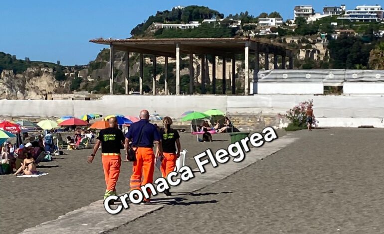 Dramma a Pozzuoli: anziano morto sulla spiaggia di Lucrino