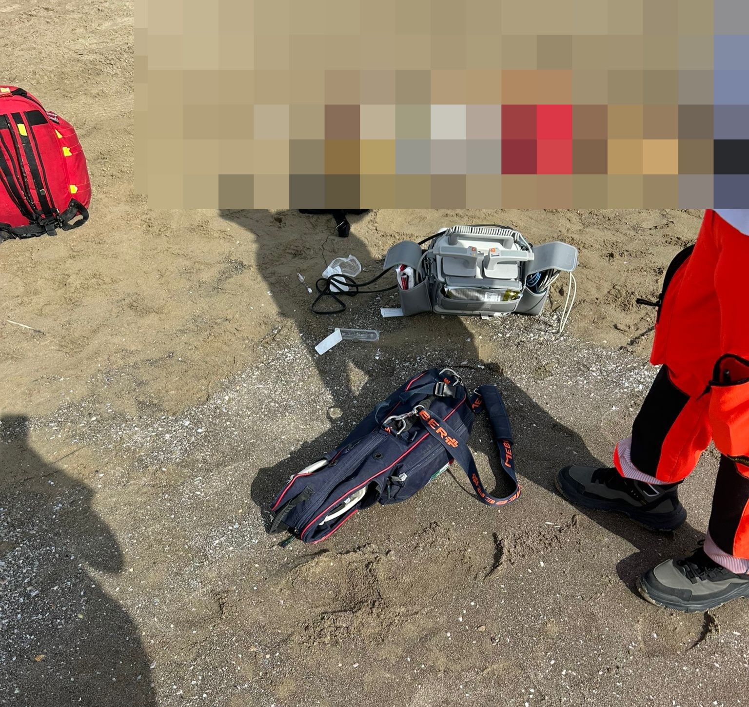 POZZUOLI/ Shock sulla spiagga di Licola: uomo investito da motocross e lasciato sulla sabbia – LE FOTO