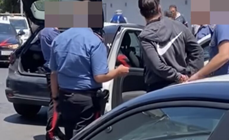Furti di auto: due ladri arrestati dai carabinieri a Bacoli – LA FOTO