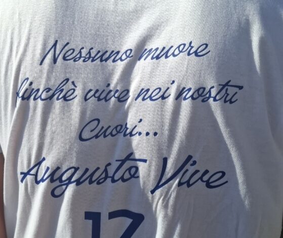 «In moto senza casco su una ruota: non si onora così il povero Augusto»