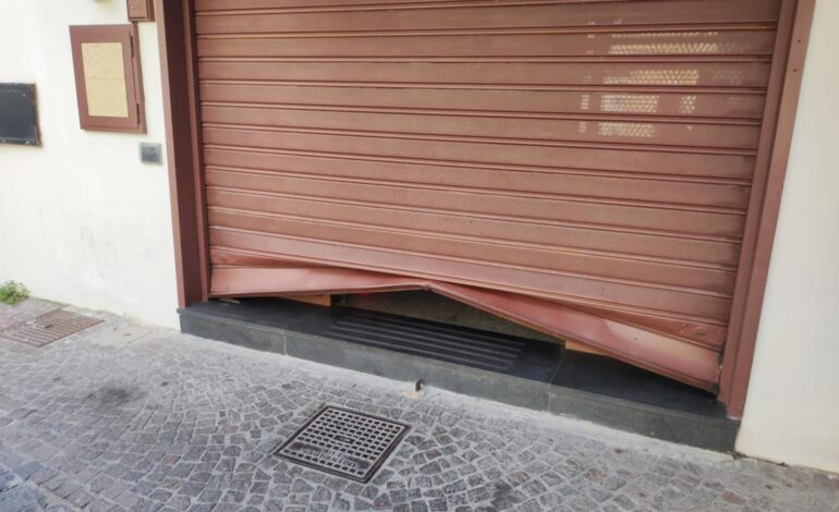 BACOLI/ Furti d’auto nei parcheggi pubblici e nelle attività commerciali