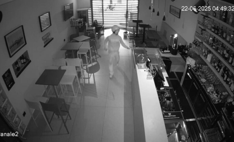 BACOLI/ Furto al bar “Nigrè” in pieno centro storico: ladro ripreso dalle telecamere