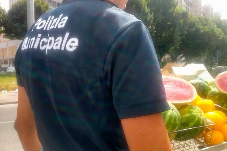 Scarse condizioni igienico-sanitarie, lavoratori a nero e occupazione abusiva: chiuso negozio a Quarto